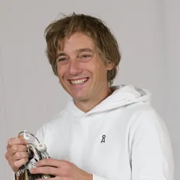 Volker Bruch bei der Vermessung für seine Wachsfigur in der Rolle als Kommissar Gereon Rath.