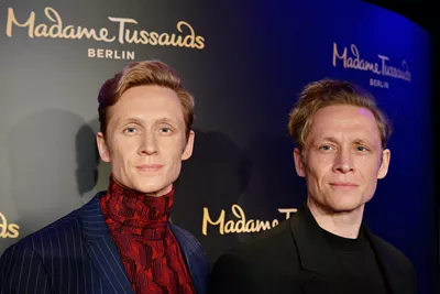 Matthias Schweighöfer Enthüllt Wachsfigur Im Madame Tussauds Berlin (14)