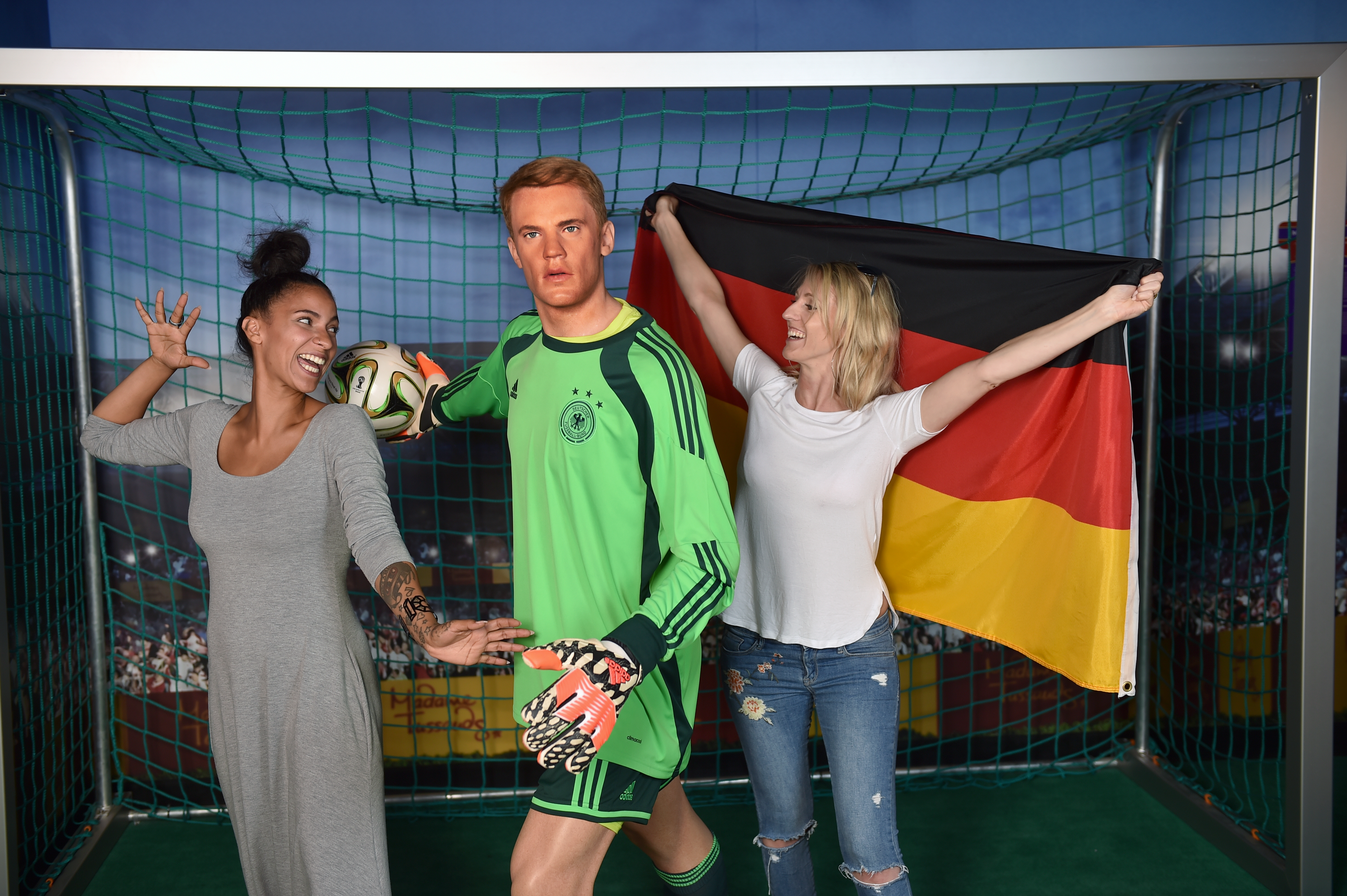 Feiere eine Fußballparty mit Manuel Neuer im Madame Tussauds Berlin