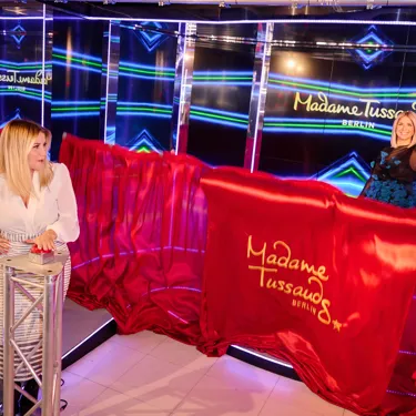 Beatrice Egli enthüllt ihre Wachsfigur im Madame Tussauds Berlin