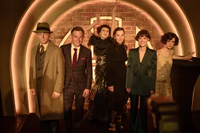 Die feierliche Eröffnung des Bereichs "Babylon Berlin mit Liv Lisa Fries, Meret Becker, Volker Bruch und ihren Wachsfiguren im Madame Tussauds.