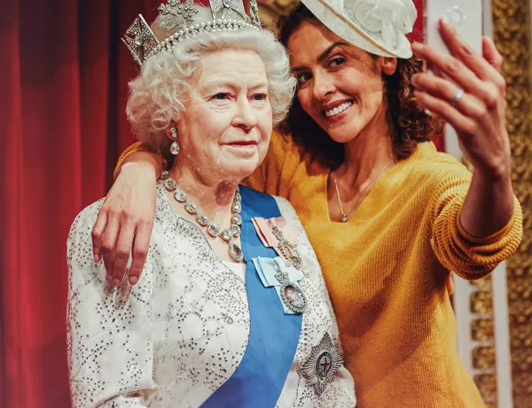 Queen Elizabeth 2 Min
