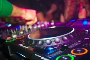 DJ 7 5