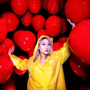 IT red balloons with girl in yellow rain jacket in Illusions of Horror experience