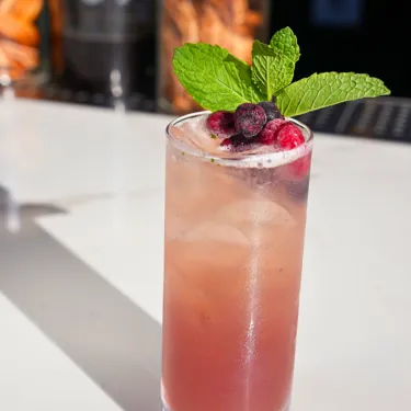 MTHR Brunch Styled Cocktail Berrylicious Mojito 001