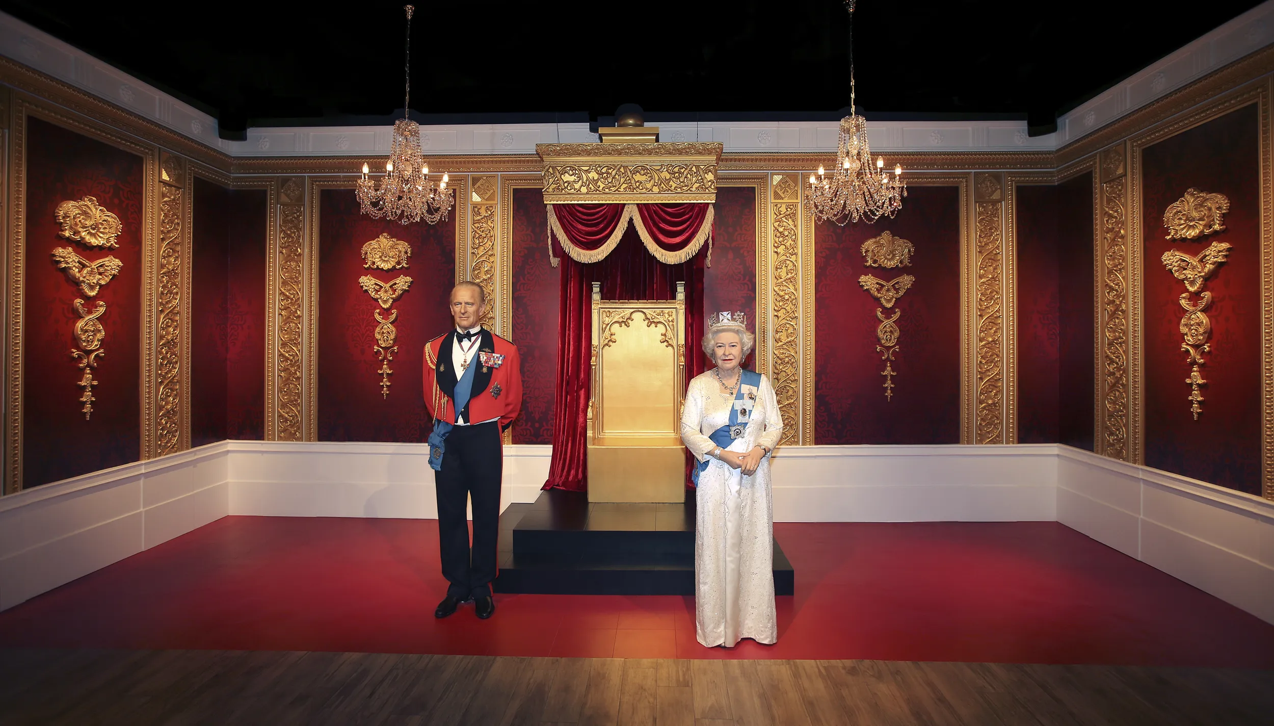 MTHK Royal Family Wide Shot 2014