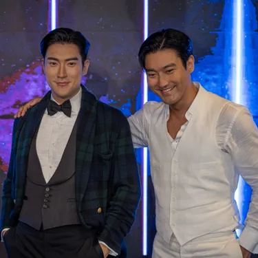 Choi Siwon visiting his wax figure at Madame Tussauds Hong Kong.