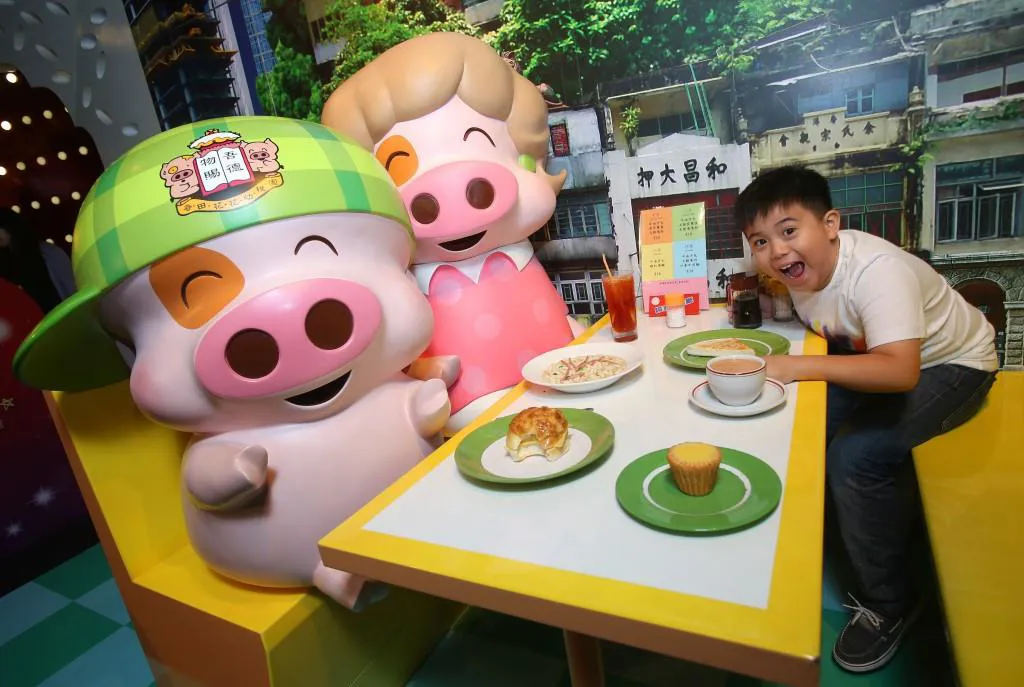 Madame Tussauds Hong Kong Mcdull And Madame Mak Interactive Image Lo