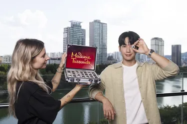 MTHK Jung Hae In Sitting Announcement (1)