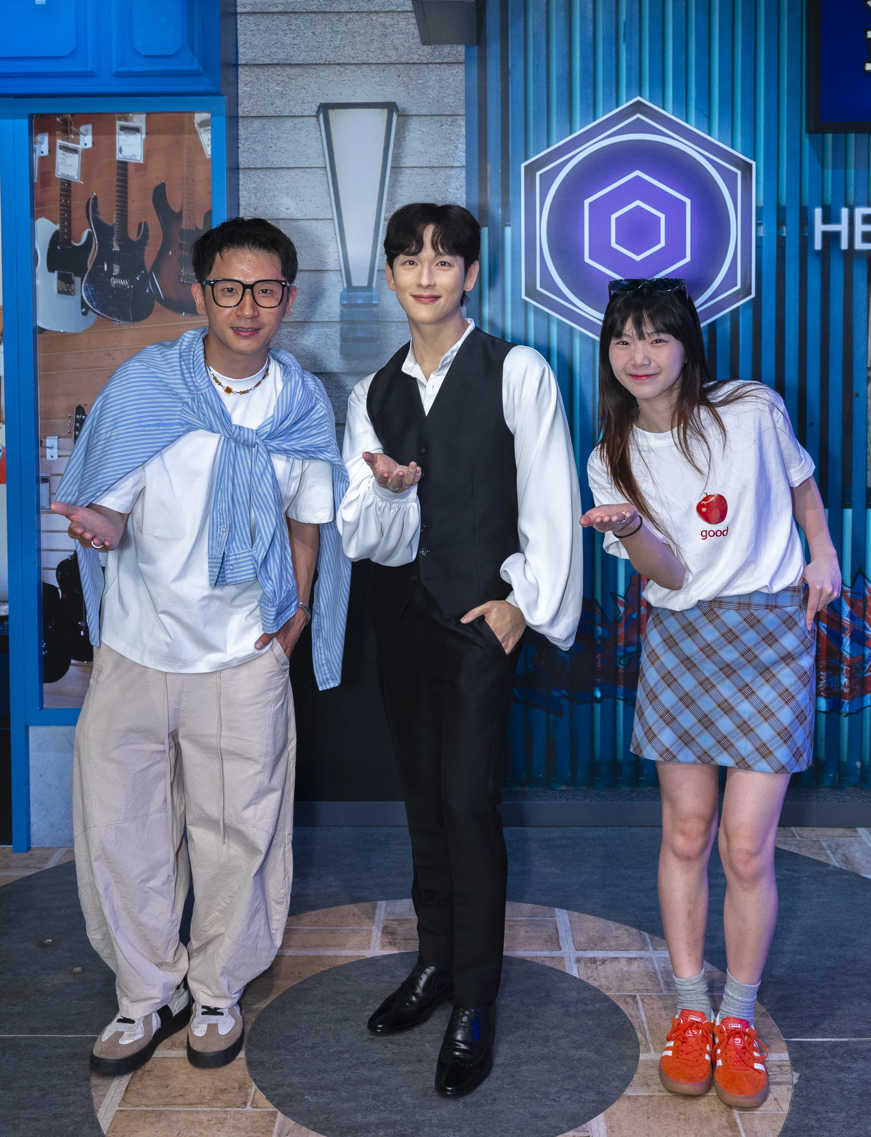 Pose with YIm Si Wan wax figure in Madame Tussadus Hong Kong.