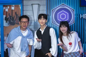 Pose with YIm Si Wan wax figure in Madame Tussadus Hong Kong.