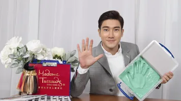 MTHK Choi Sitting Photo (1)