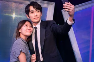 Take a selfie with Zhu Yi Long wax figure in Madame Tussauds Hong Kong 