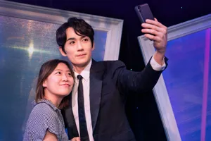 Take a selfie with Zhu Yi Long wax figure in Madame Tussauds Hong Kong