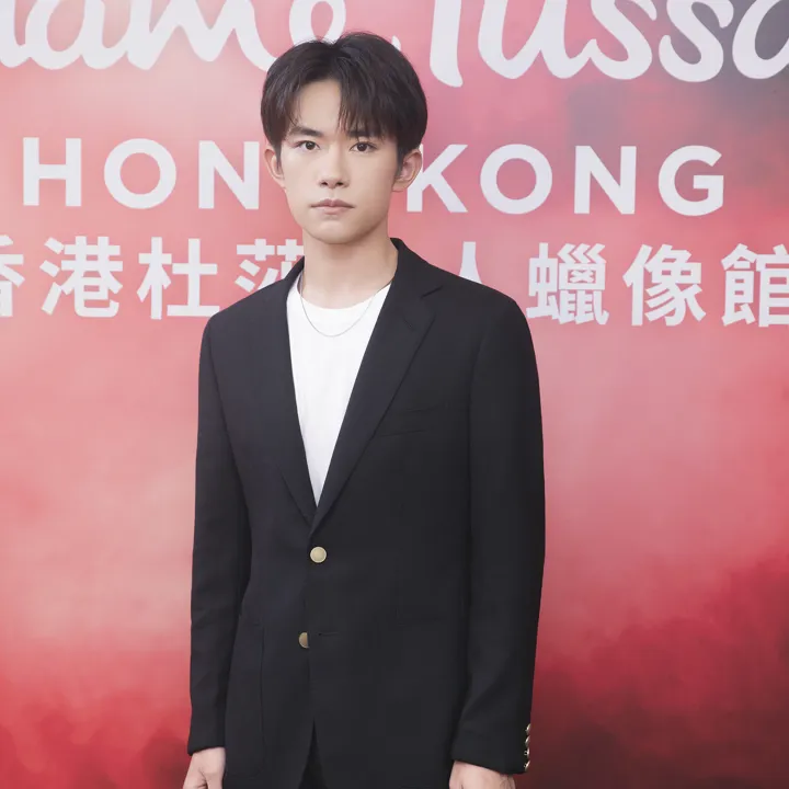 MTHK Jackson Yee Sitting (5)