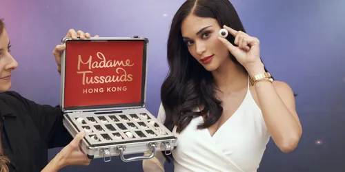 MTHK Pia W. Sitting (5)