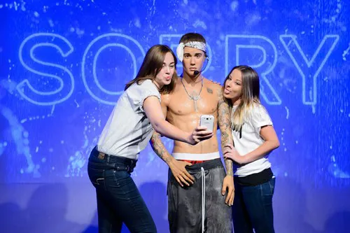 Fans Selfie With Justin Bieber's Figure