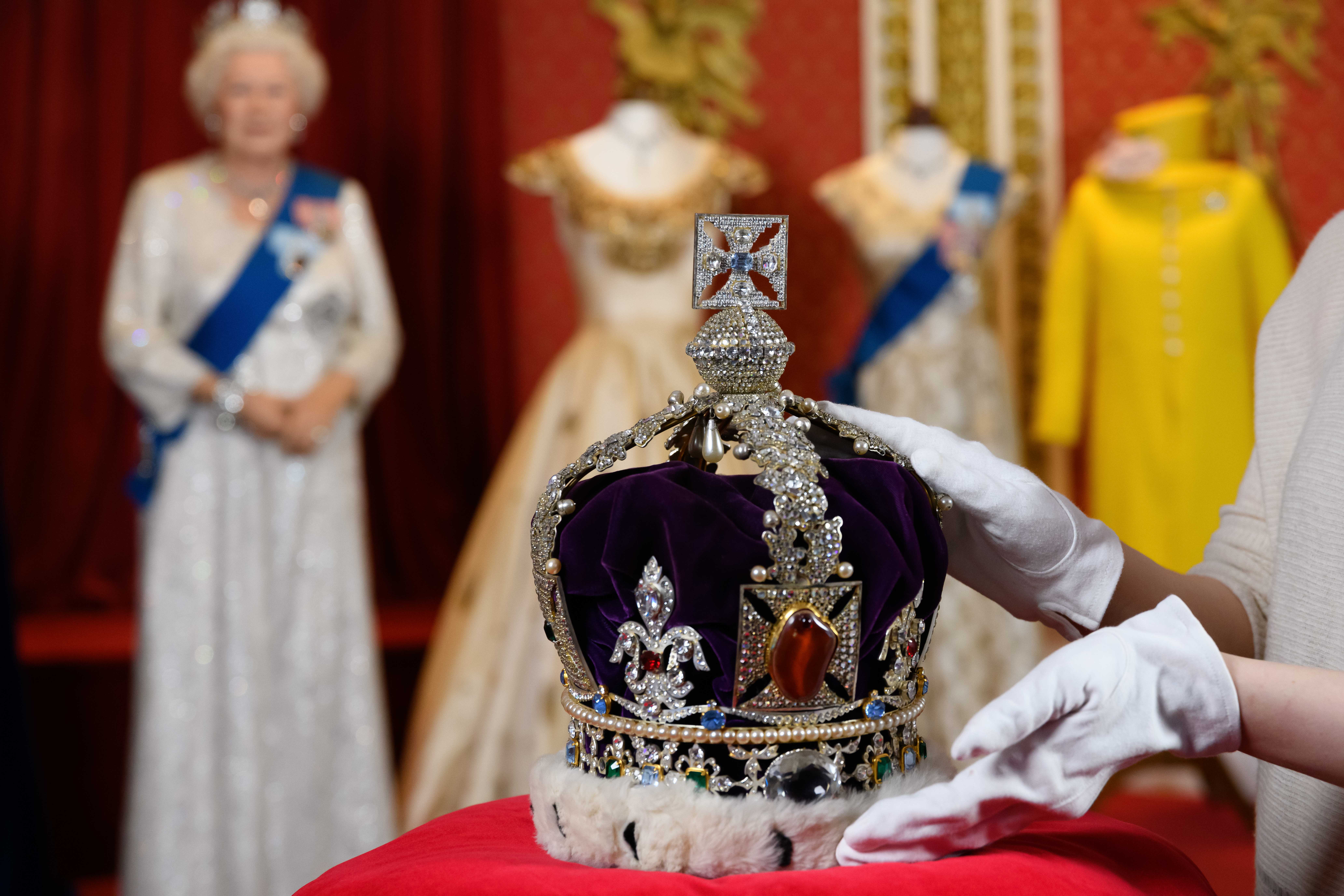 MTL Royal Dress Collection Platinum Jubilee 2022 (4)