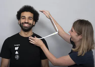 Mo Salah's head being measured