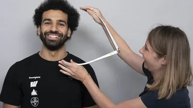 Mo Salah's head being measured