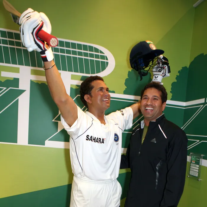 Sachin Tendulkar with his own figure at Madame Tussauds