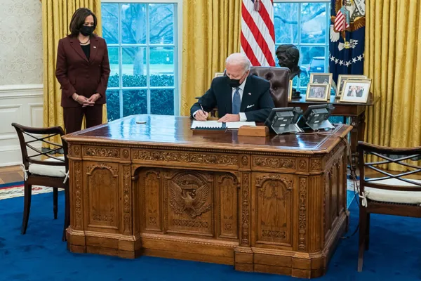 The Resolute Desk | Madame Tussauds New York