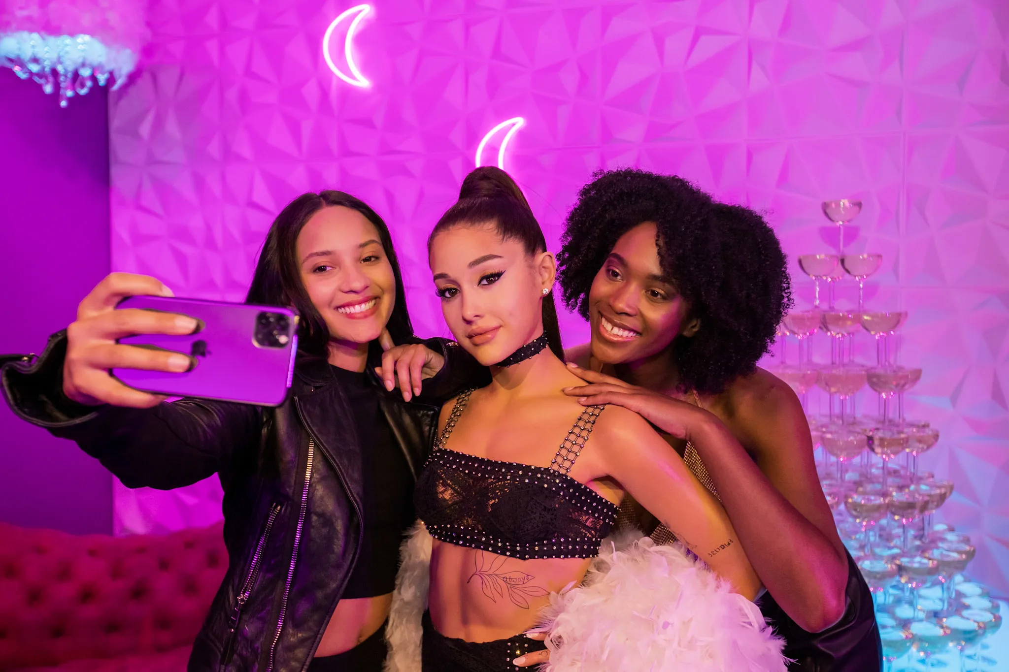 2 Ariana Grande (1)