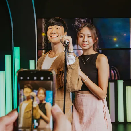 Instagrammable photos with JJ Lin's Wax Figure at Madame Tussauds Singapore