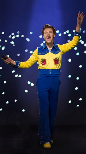Harry Styles wax figure in Madame Tussauds Singapore, wearing blue and yellow two-piece with bedazzled strawberries on the shirt front pockets. The outfit is from his Love On Tour concert in Glasgow.
