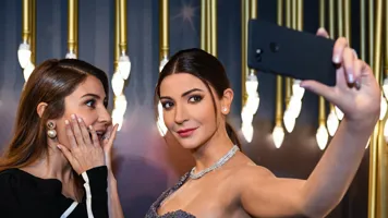 Anushka Launch SBS Shocked Min