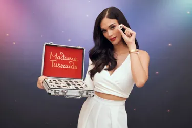 Pia Wurtzbach posing with her wax figure's eyeball