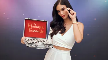 Pia Wurtzbach posing with her wax figure's eyeball