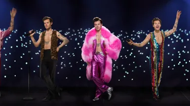 Harry Styles wax figures in Madame Tussauds Singapore, and other 7 locations. Each of the statue wears different outfits from his concerts like Love On Tour and movie premieres.