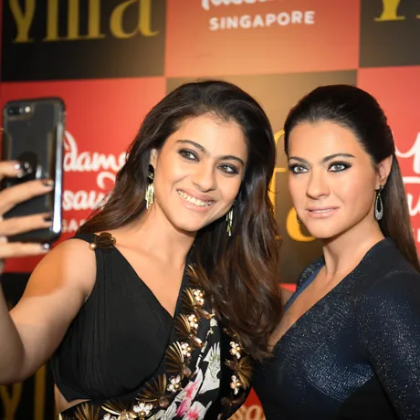 Kajol Selfie Min
