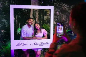 Guests Taking Photo In Frame 800X