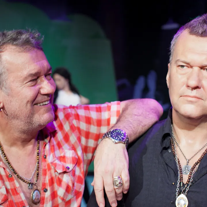Jimmy Barnes posing with Jimmy Barnes wax work