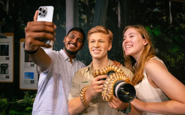 Guests Taking A Selfie With Robert Irwin 630X390