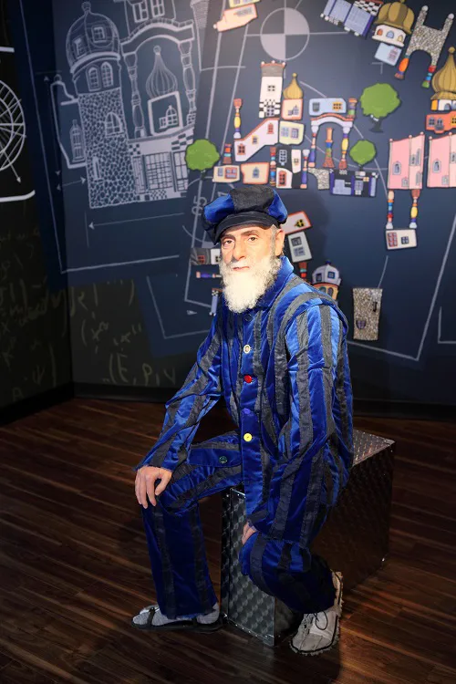 Wax figure of Friedensreich Hundertwasser at Madame Tussauds™ Vienna