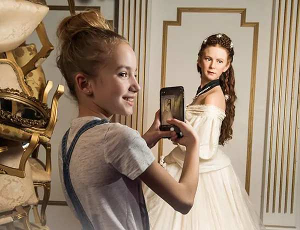 Take a photo with empress Sisi at Madame Tussauds™ Vienna