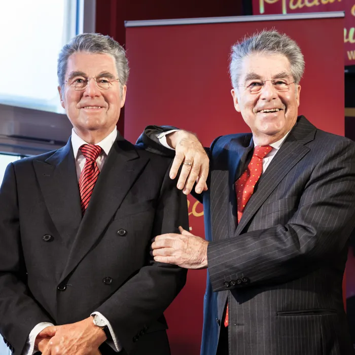 Heinz Fischer next to his wax figure at Madame Tussauds™ Vienna