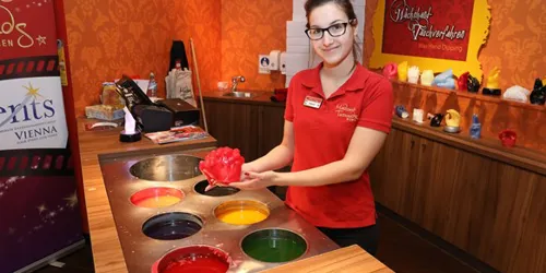 Herstellung deiner eigenen Wachshand im Madame Tussauds™ Wien