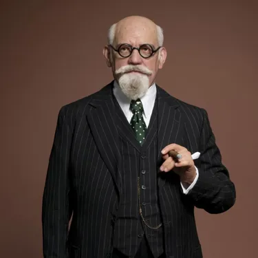 Triff den Politiker Karl Renner im Madame Tussauds™ Wien