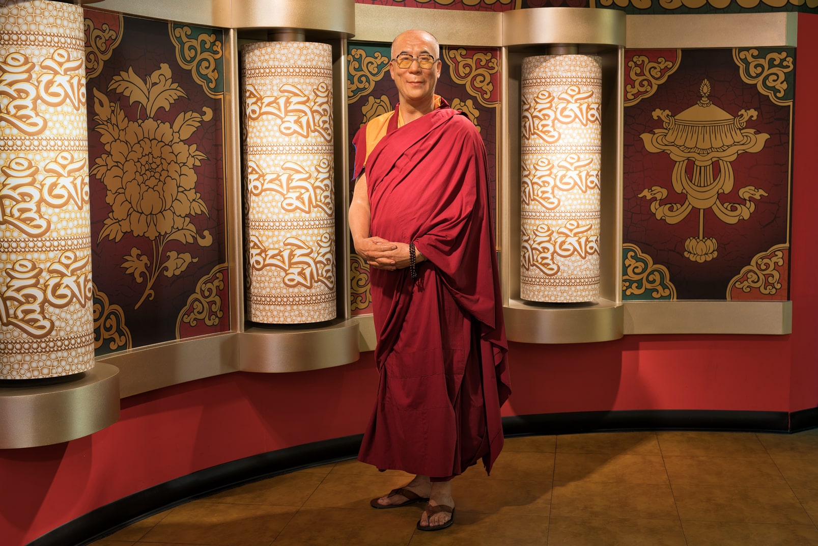Posiere mit dem Dalai Lama im Madame Tussauds™ Wien
