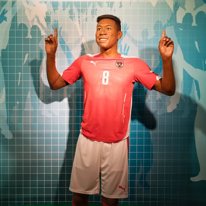 Österreichischer Fußballspieler David Alaba im Madame Tussauds™ Wien
