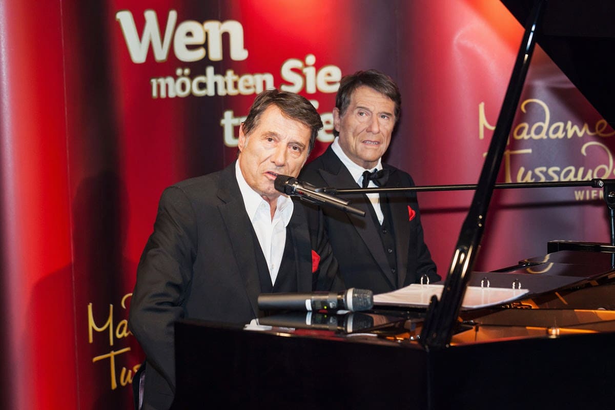 Udo Jürgens spielt Klavier im Madame Tussauds™ Wien