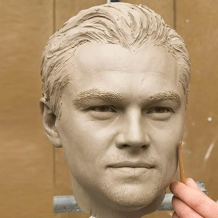 Die Wachsfigur von Leonardo Ci Caprio wird hergestellt.